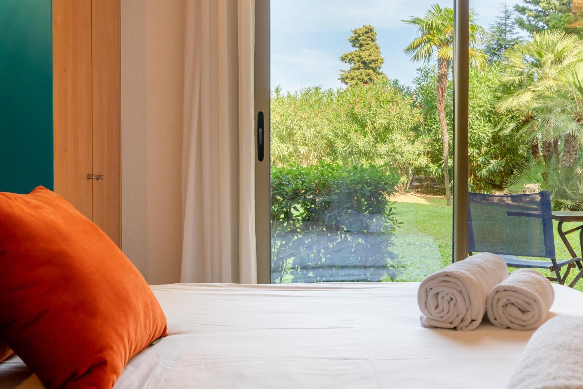 Les 15 Pins & La Mer -Your Green Getaway Near Sea & Beach Антіб Екстер'єр фото