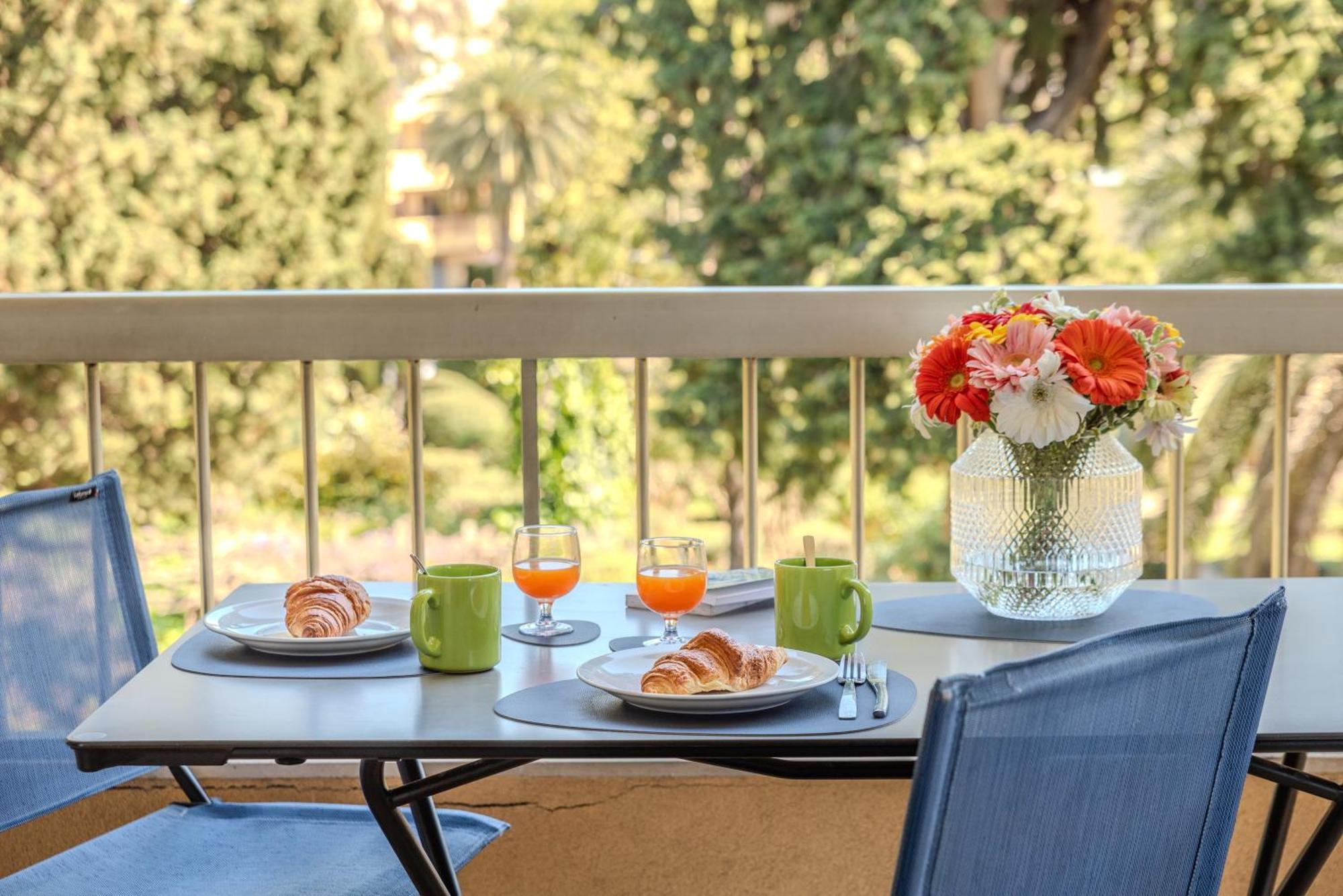 Les 15 Pins & La Mer -Your Green Getaway Near Sea & Beach Антіб Екстер'єр фото