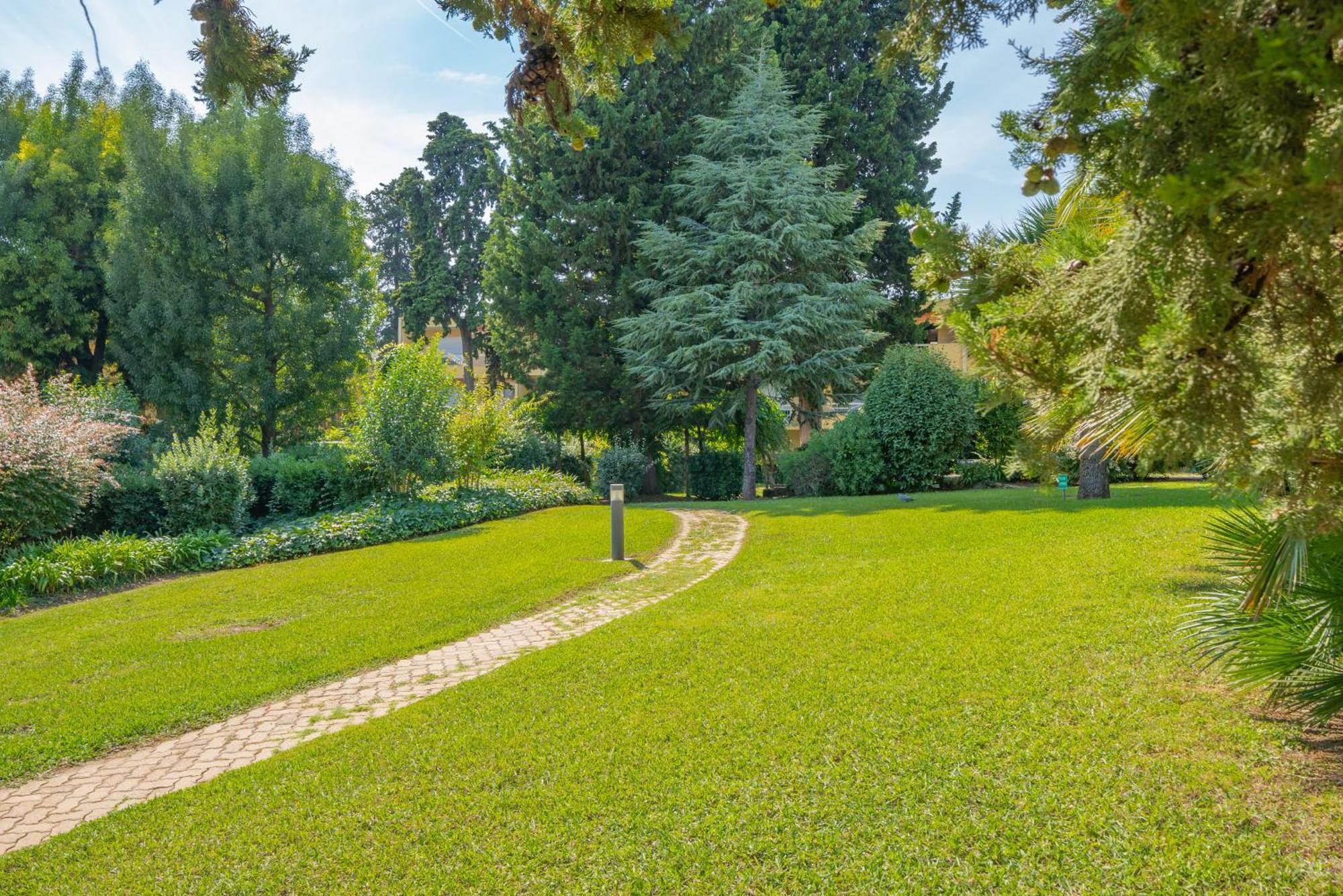 Les 15 Pins & La Mer -Your Green Getaway Near Sea & Beach Антіб Екстер'єр фото